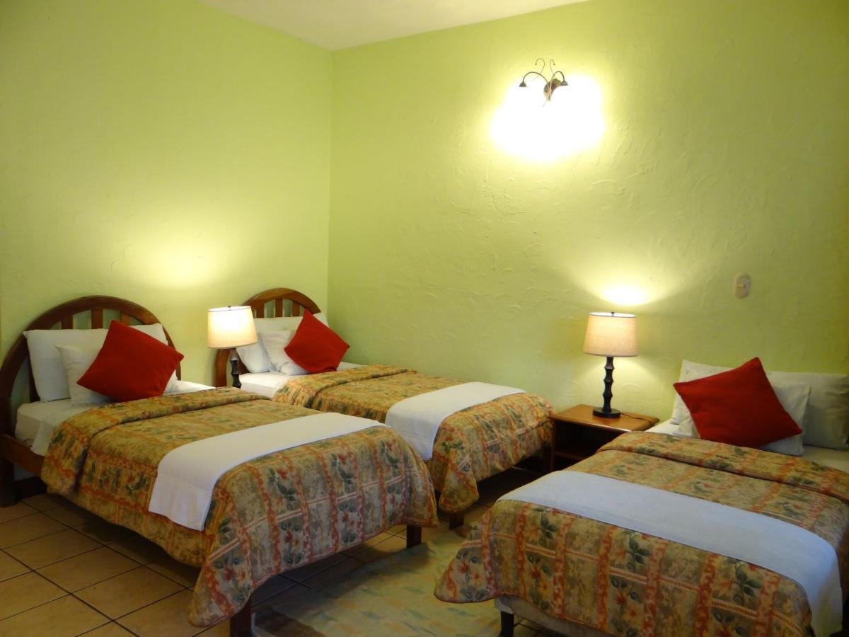 Hotel Jaguar Inn Tikal Esterno foto