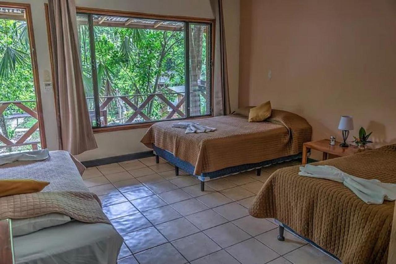 Hotel Jaguar Inn Tikal Esterno foto